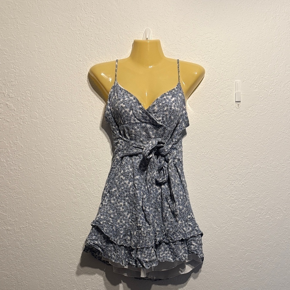 B. Smart Blue Floral Mini Dress Size 9 Ruffle Hem Tie Waist Summer Party Wrap